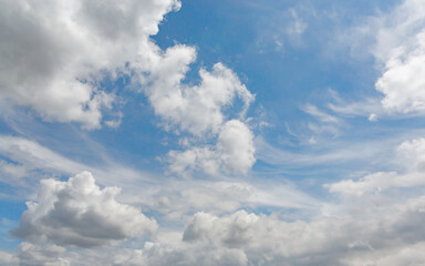 Fototapeta na wymiar Beautiful fluffy clouds in sunny day. Atmosphere background or wallpaper