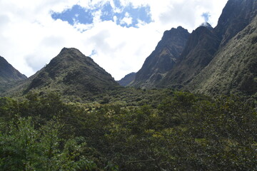 Hiking the Ruta 2 on the Inca Trail in Peru on our way to Machu Picchu