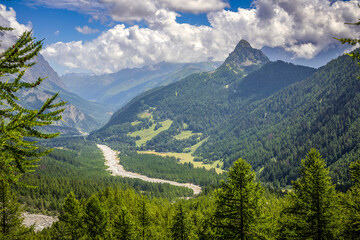 Fototapeta na wymiar Blick auf das Val Veny am Fuß des Mont Blanc im Aostatal