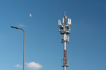 Antena, lampa i księżyc © EwaAF