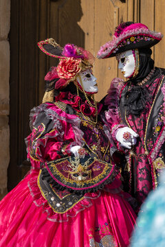 Lovely medieval costumes in Longwy Carnaval v&eacute;nitien show that held for the first time in this ciy. This is unique view of this costume. It is called Carnaval Longwy or LongoV&eacute;nitienne