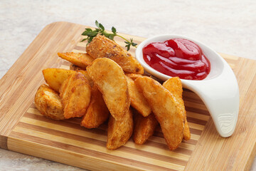 Fried rustic potato with tomato ketcup