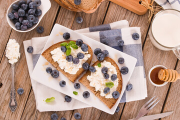 Rye bread with cottage cheese, blueberries and honey.