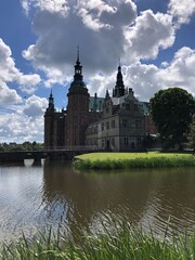 Fototapeta premium castle on the lake