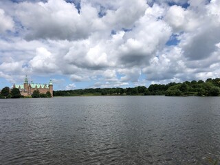 Fototapeta na wymiar old castle on the lake