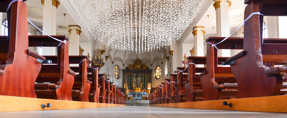 Innenansicht der Pfarrkirche Albstadt-Lautlingen im Zollernalbkreis in Baden-Württemberg