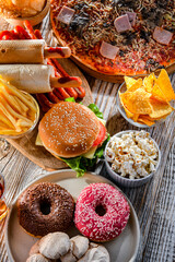 Foods enhancing the risk of cancer. Junk food