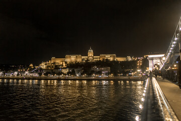 Fototapeta premium Budapest bei Nacht - Donau