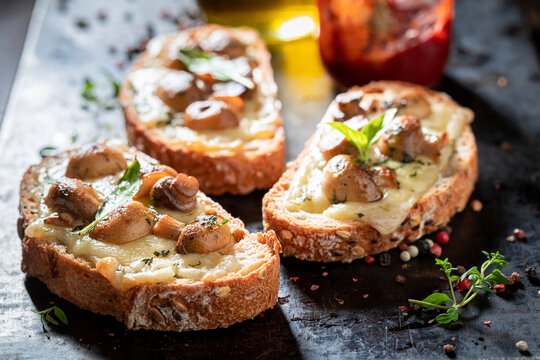 Vegetarian and fresh toasts made of mushrooms, pepper and cheese.
