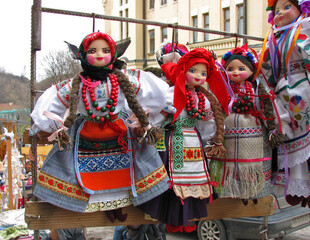 Ukrainian dolls at the fair in Kyiv
