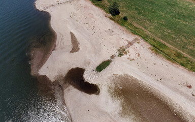 Niedrigwasser am Rhein bei Uerdingen im Juli 2018