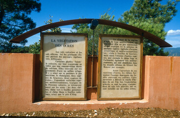 ancienne usine, Ocres, Parc Naturel Régional du Luberon, Apt,  Vaucluse, 84,  région Provence...