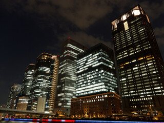 大阪中之島の高層ビル群夜景