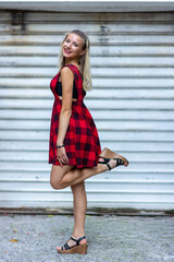 Obraz premium woman walking on the street