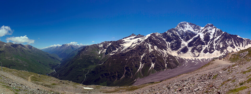 mountain scenery in the Caucasus © EvgenyBelenkov