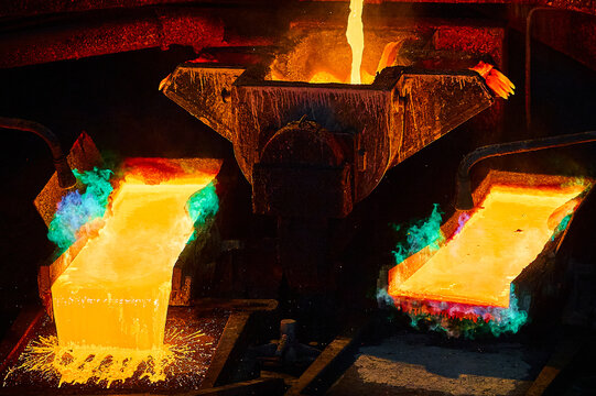Filling form with copper for anodes on casting wheel