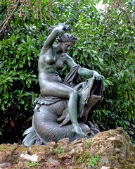 Nymphe tourmentant un dauphin par Joseph Félon
Jardin des Plantes