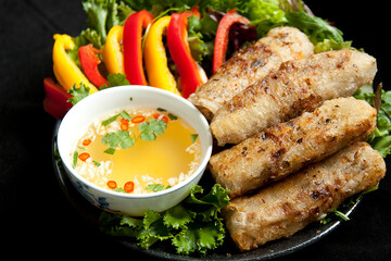 Nem, Cha Gio, Frühlingsrolle, Spring rolls, Traditional vietnamese deep fried spring rolls with fishsauce, salad