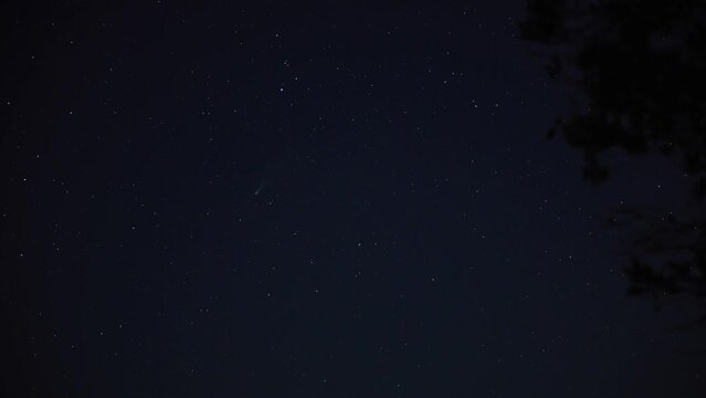Time lapse del paso del cometa Leonard
