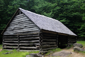 Fototapeta na wymiar An old log cabin in the forest