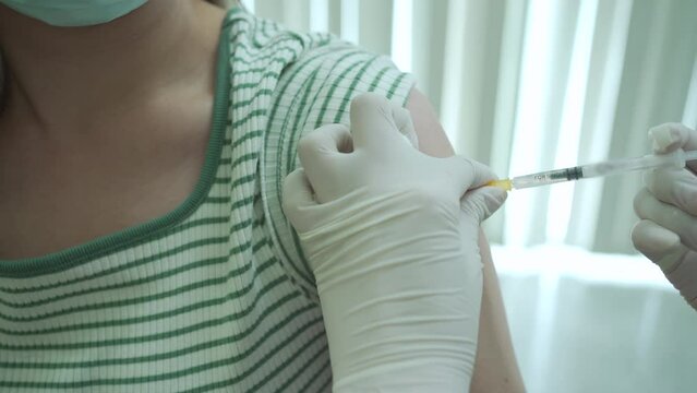 Real footage showing nurse vaccinating on patient arm.