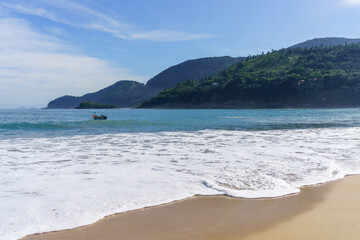Obraz premium Paisagem da praia de Toque Toque em São Sebastião, litoral norte de São Paulo. Conceito de viagem e turismo. 