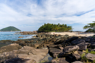paisagem da linda praia de calhetas no litoral norte de são paulo, município de são sebastião....
