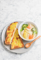 クリームシチューとチーズトースト