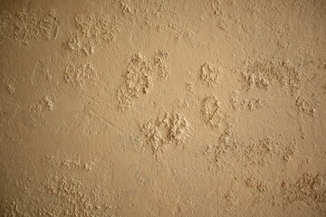 Paint peeling plaster walls because of its use for a long time. Alternatively, use quality color to paint the walls. Must be repaired in order to come back again.