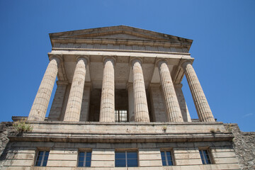 Tribunal de Largentière avec ses six colonnes de pierre