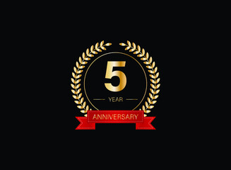Naklejka premium 5th anniversary celebration with gold glitter color and white background. Vector design for celebrations, invitation cards and greeting cards. eps 10.