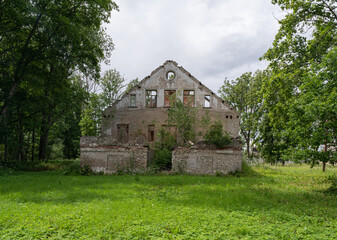 Obraz premium ruins of manor in saaremaa, estonia