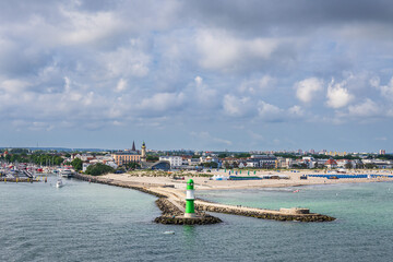 Naklejka premium Mole an der Ostseeküste in Warnemünde