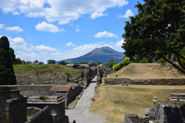 Fototapeta na wymiar Pompei - scavi romani (vesuvio nello sfondo)