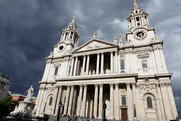 Fototapeta na wymiar St Paul's cathedral