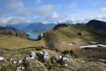 Lago di Santa Croce visto dal monte Pizzoc