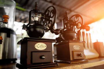 Fototapeta na wymiar Old coffee grinder and coffee on cafe background