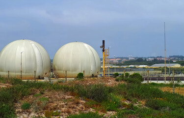 Liquified LNG gas tanks for energy supply
