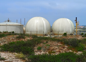 Liquified LNG gas tanks for energy supply