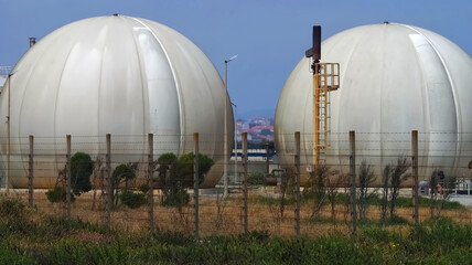 Liquified LNG gas tanks for energy supply