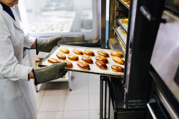 the cook puts the pies in the steamer © Yevhenii Lashevskyi