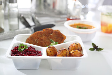Lunch box. Veal schnitzel with baked potatoes and beetroot salad.