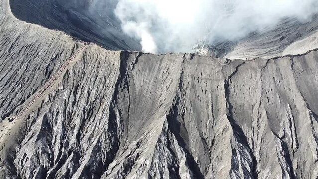 Vue a&eacute;rienne du volcan Bromo, Java - indonesie