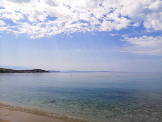 Sonnenstrahlen am Meer