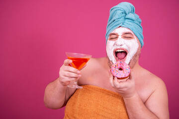 Funny fat man and beauty procedures. Clay mask.	