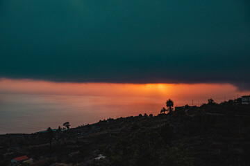 Obraz premium Sunset above the ocean