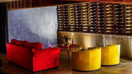 cava de vinos con tulipanes 