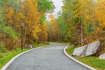 Path in the autumn city park.