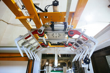 Lifting jaw grip of bag stacking machine