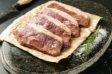 Bife de carne bovina angus 